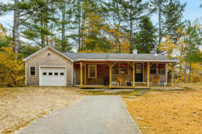 Fireplace, Hiking Trails Cozy New London Cottage